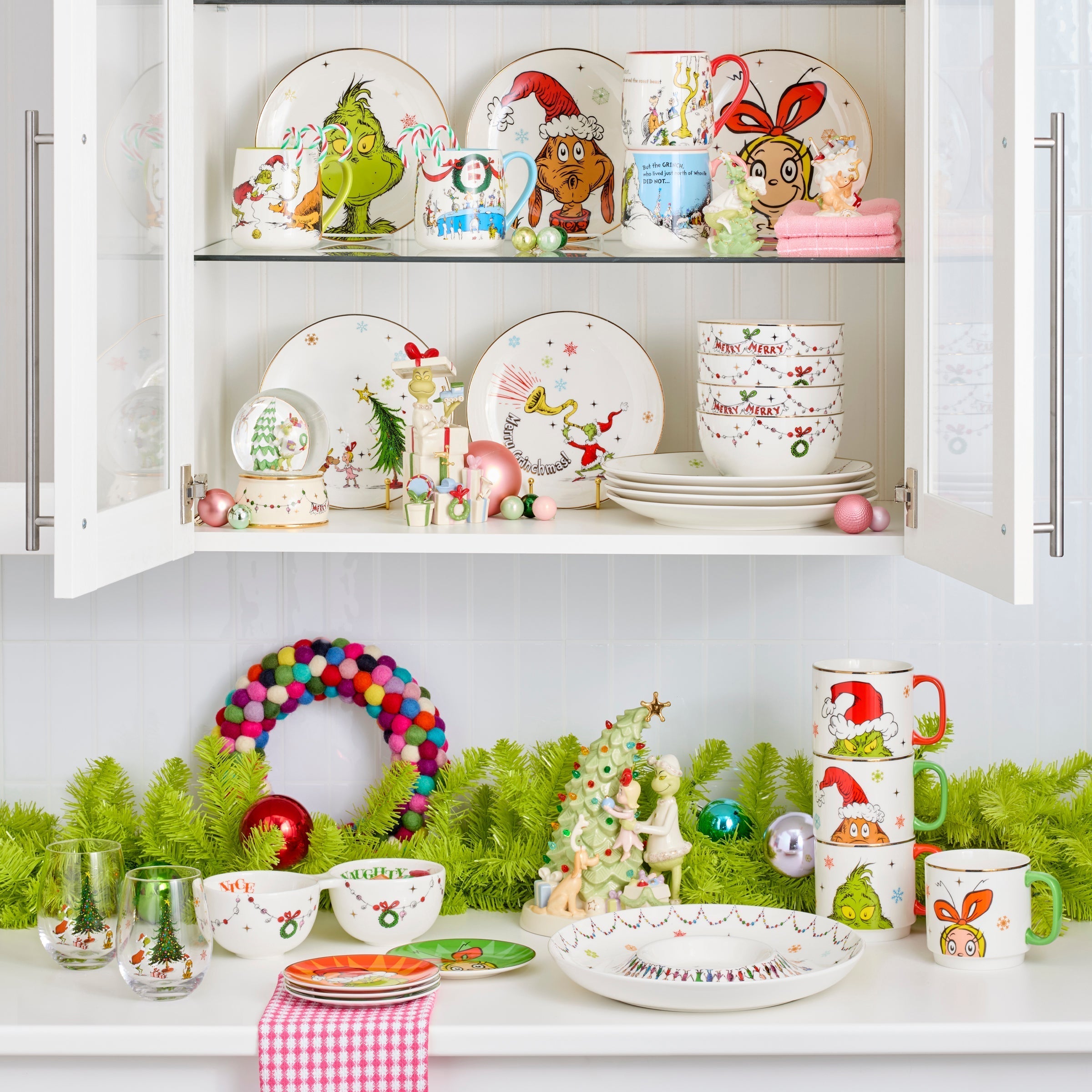 Alternative view of Merry Grinchmas 12 Piece Dinnerware Set