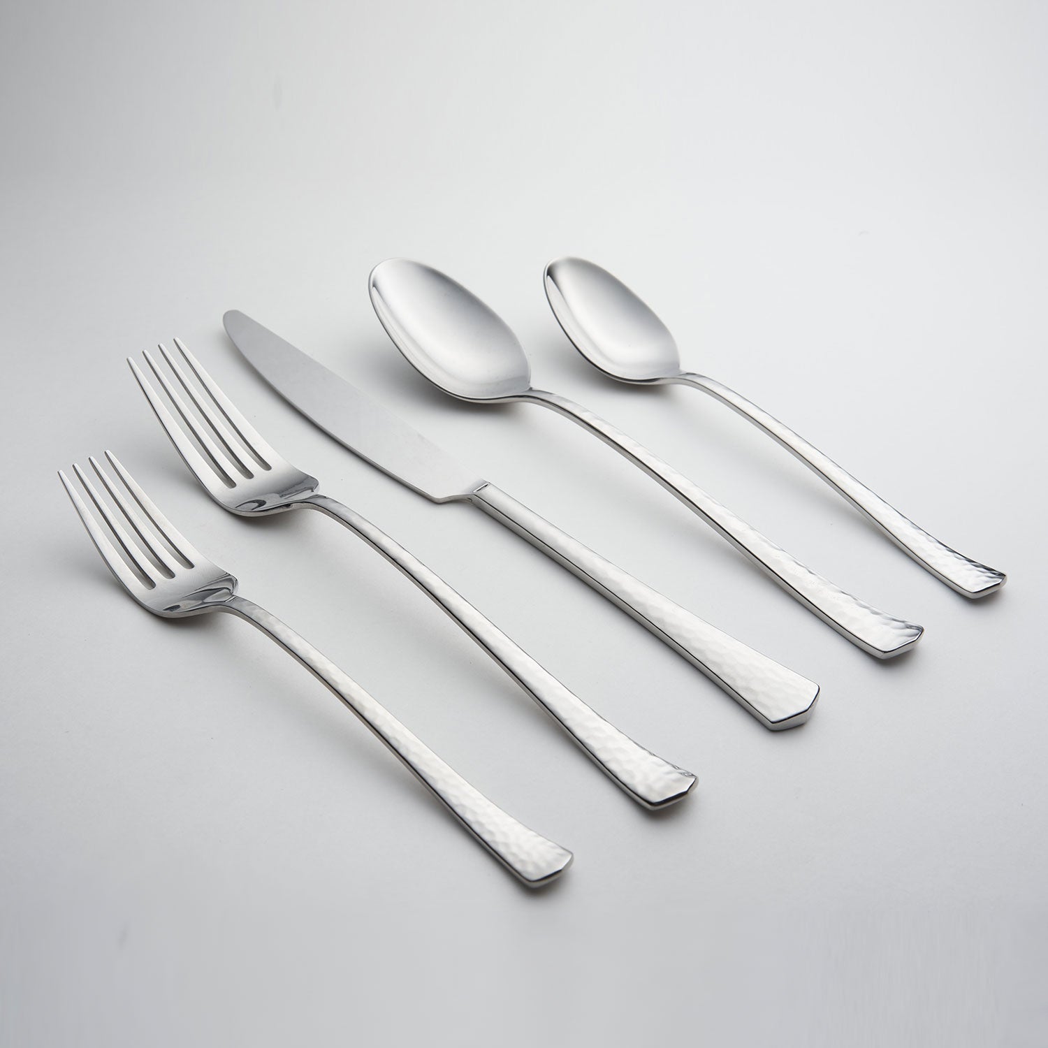 Reagan Mirror Hammered 20 Piece Flatware Set