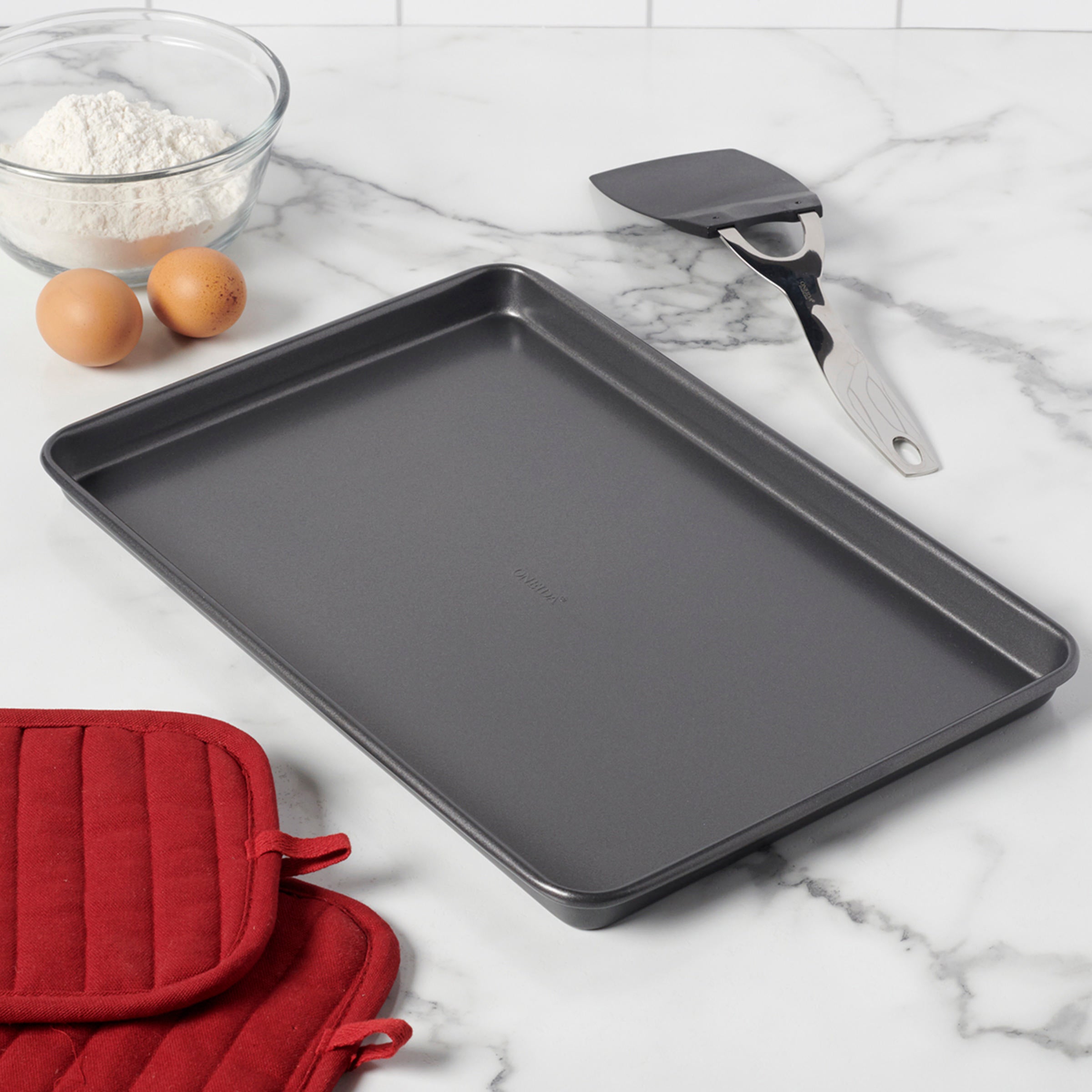 Alternative view of Bliss Bakeware 10" x 15" Cookie Sheet
