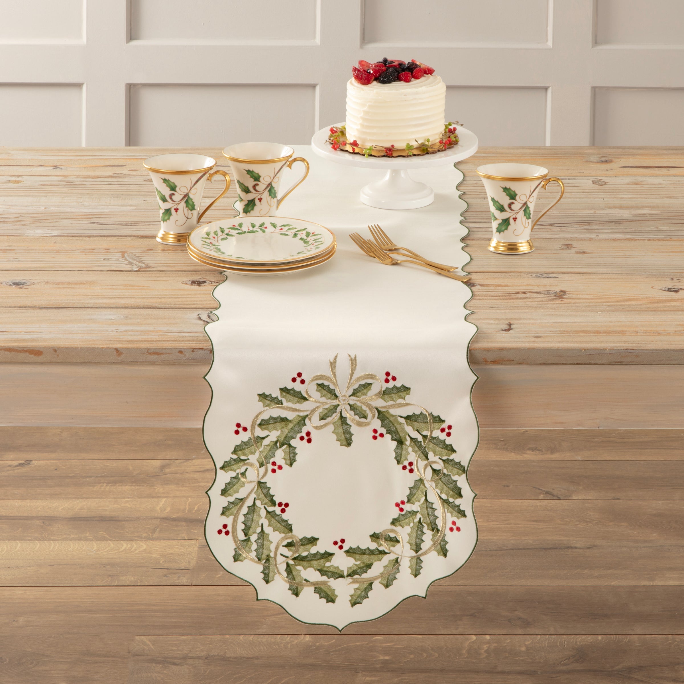 Alternative view of Holiday Nouveau Wreath 14X72 Table Runner