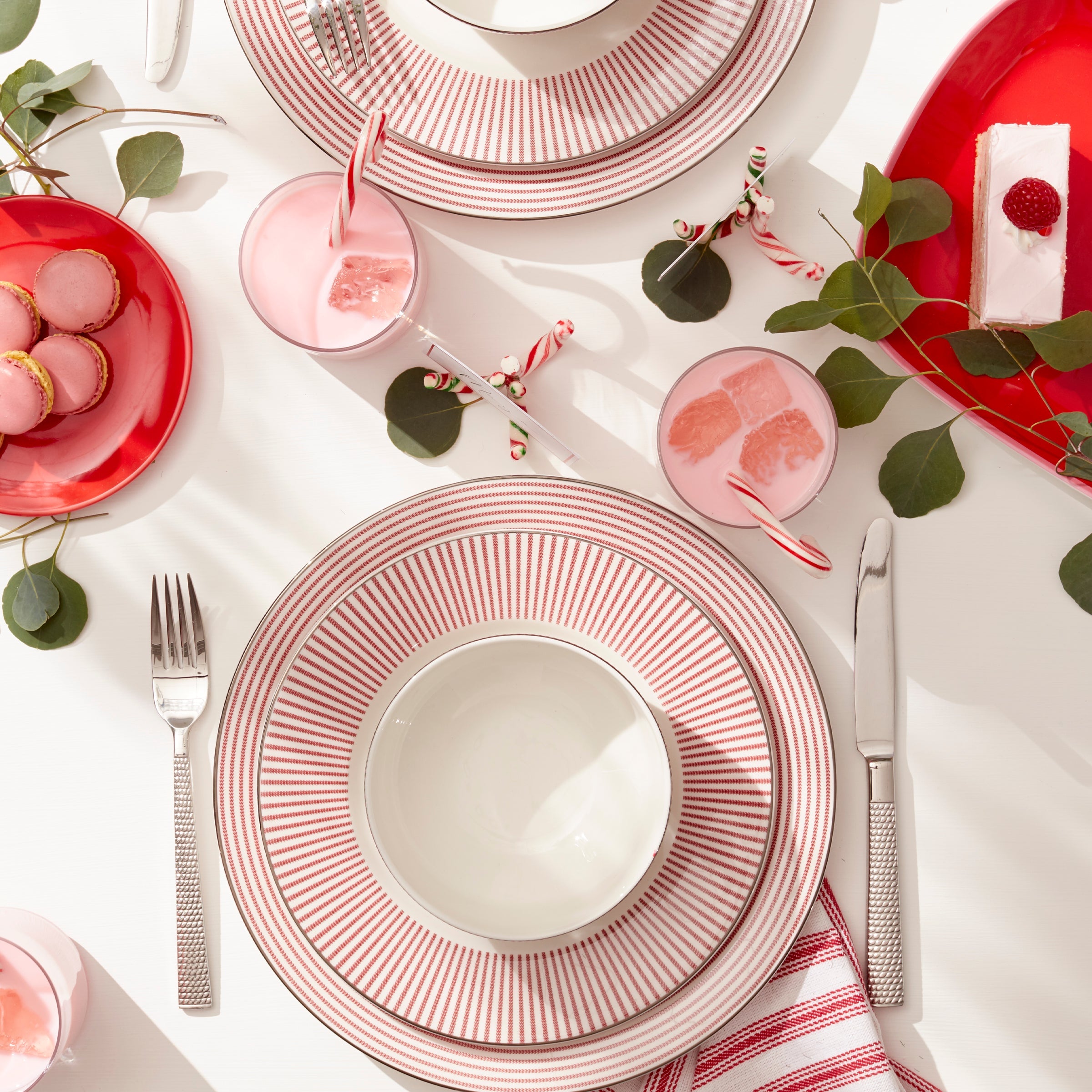 Alternative view of Wickford 5 Piece Place Setting