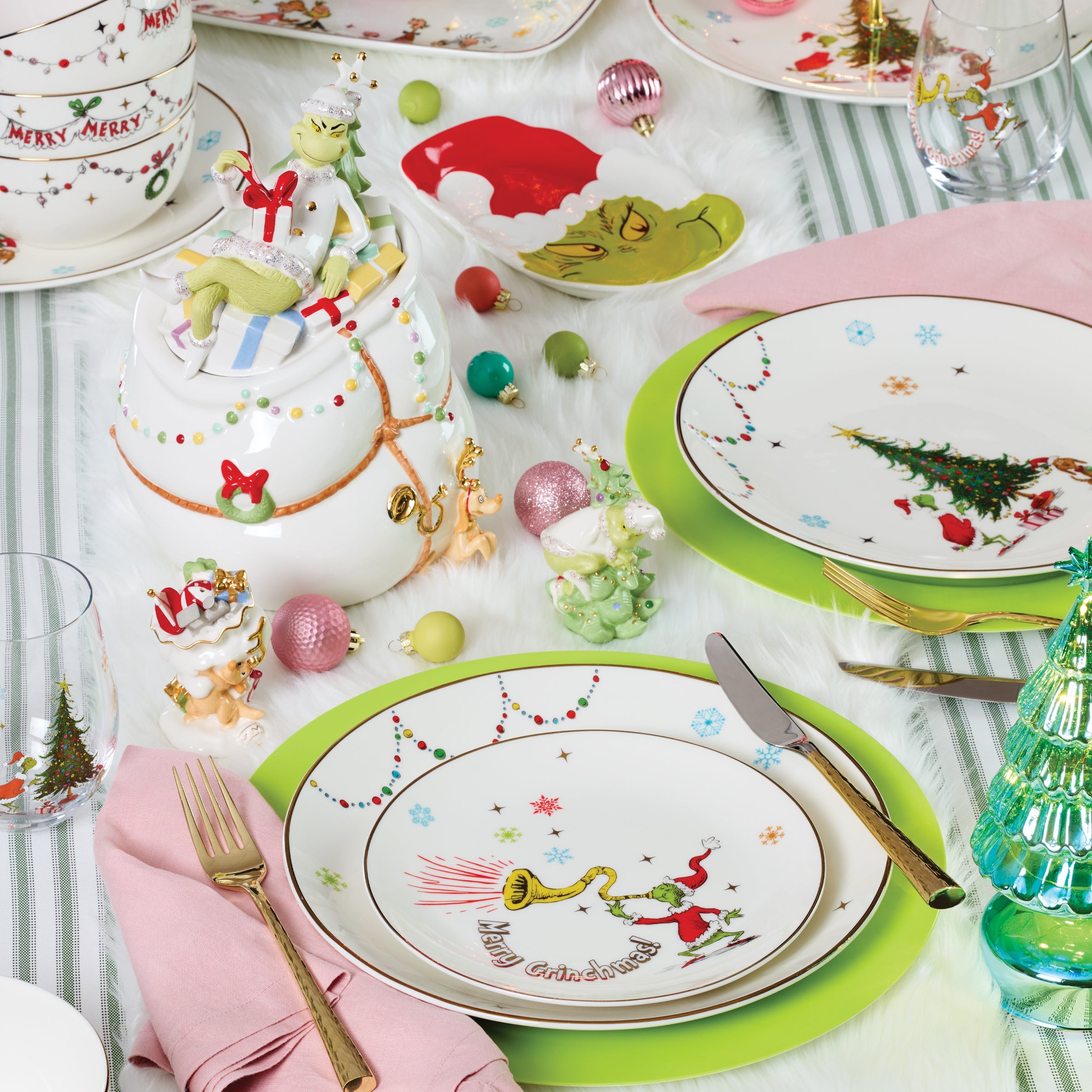 Alternative view of Merry Grinchmas Assorted Accent Plates   Set of 4