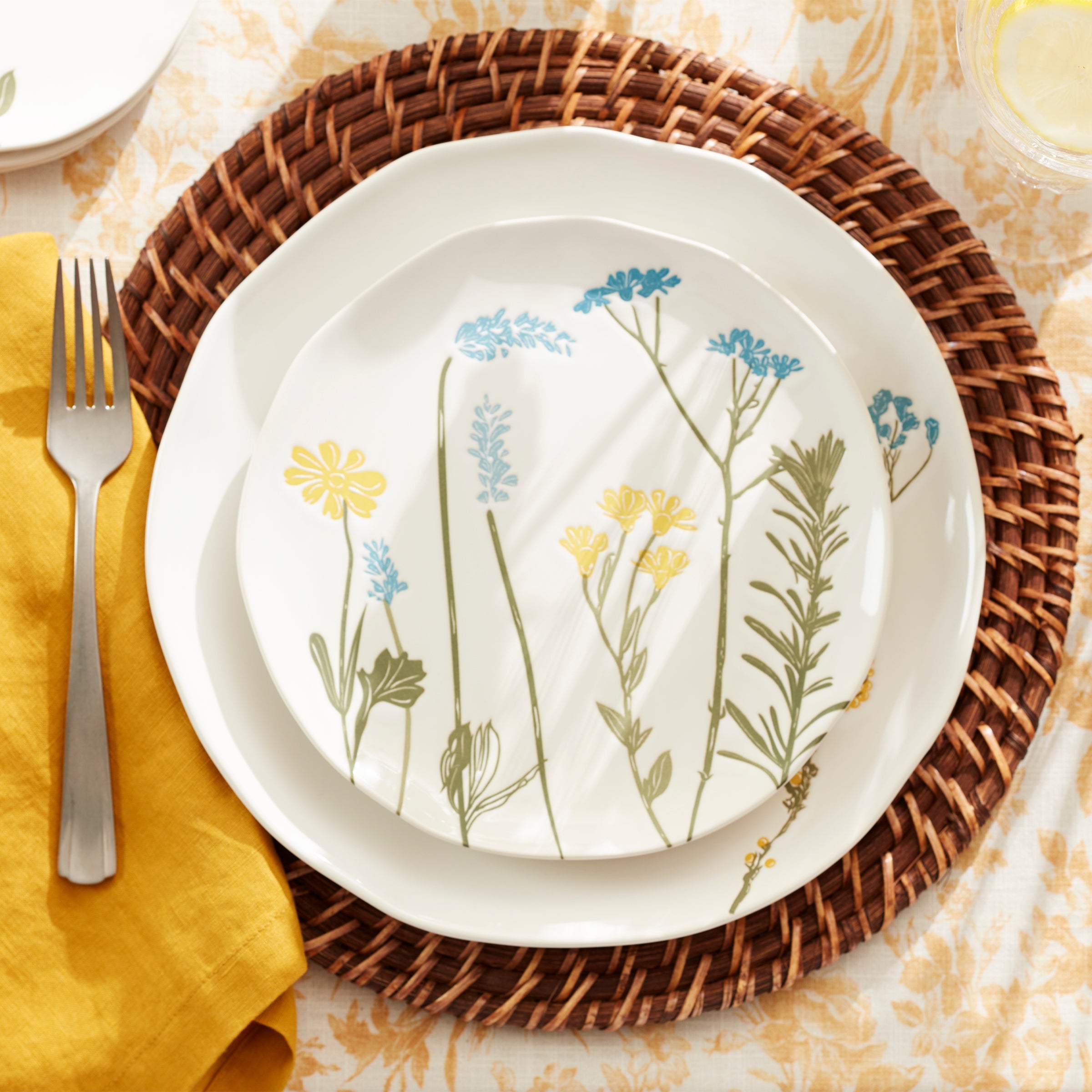 Wildflowers 12 Piece Dinnerware Set - Image 6