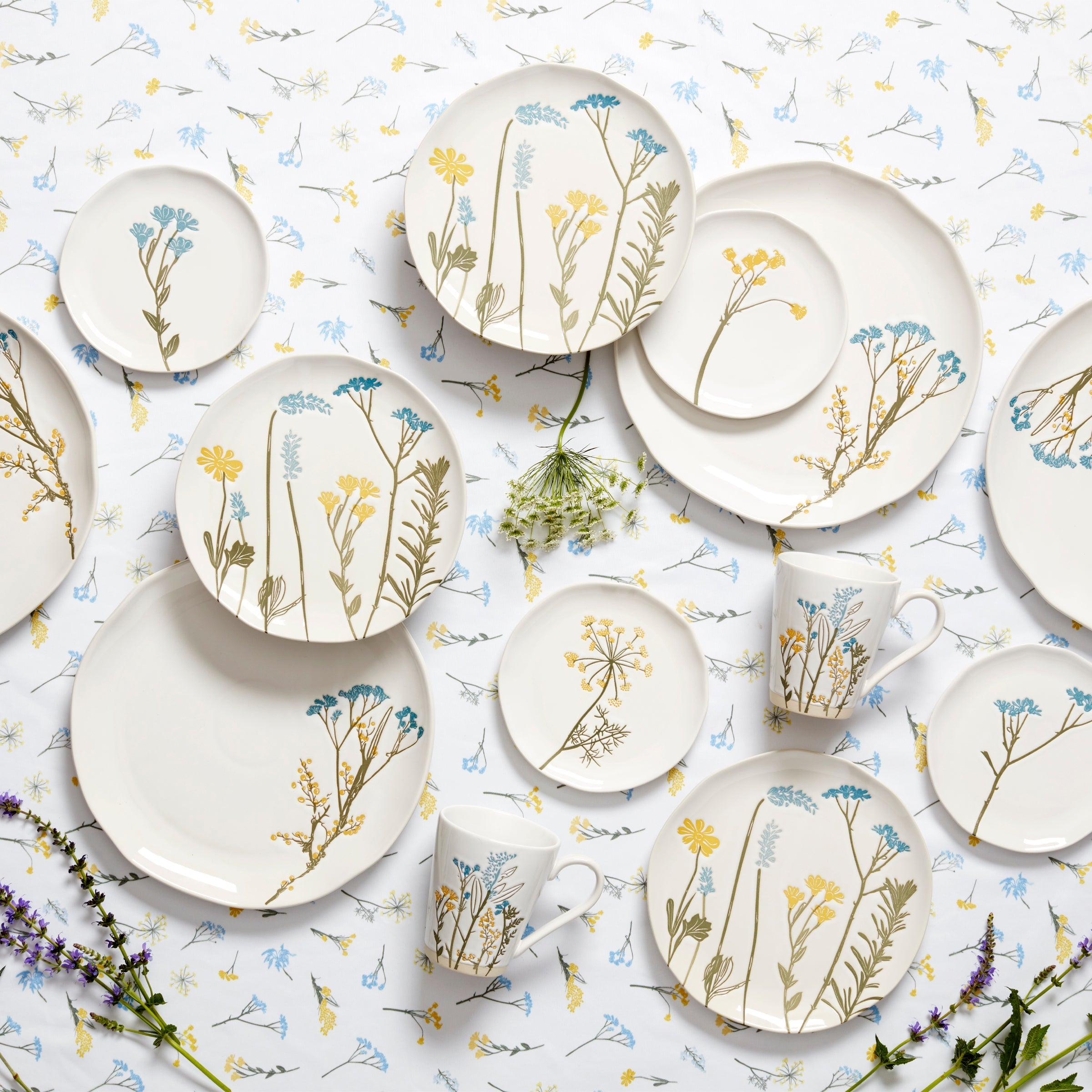 Alternative view of Wildflowers 16 Piece Dinnerware Set