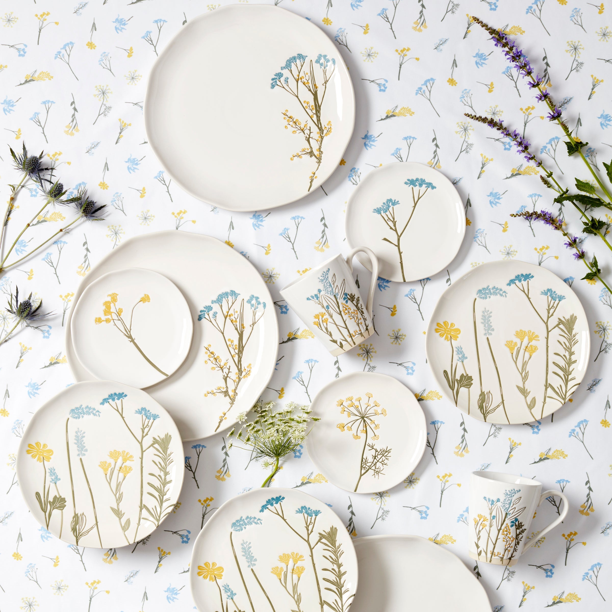 Wildflowers 12 Piece Dinnerware Set - Image 10