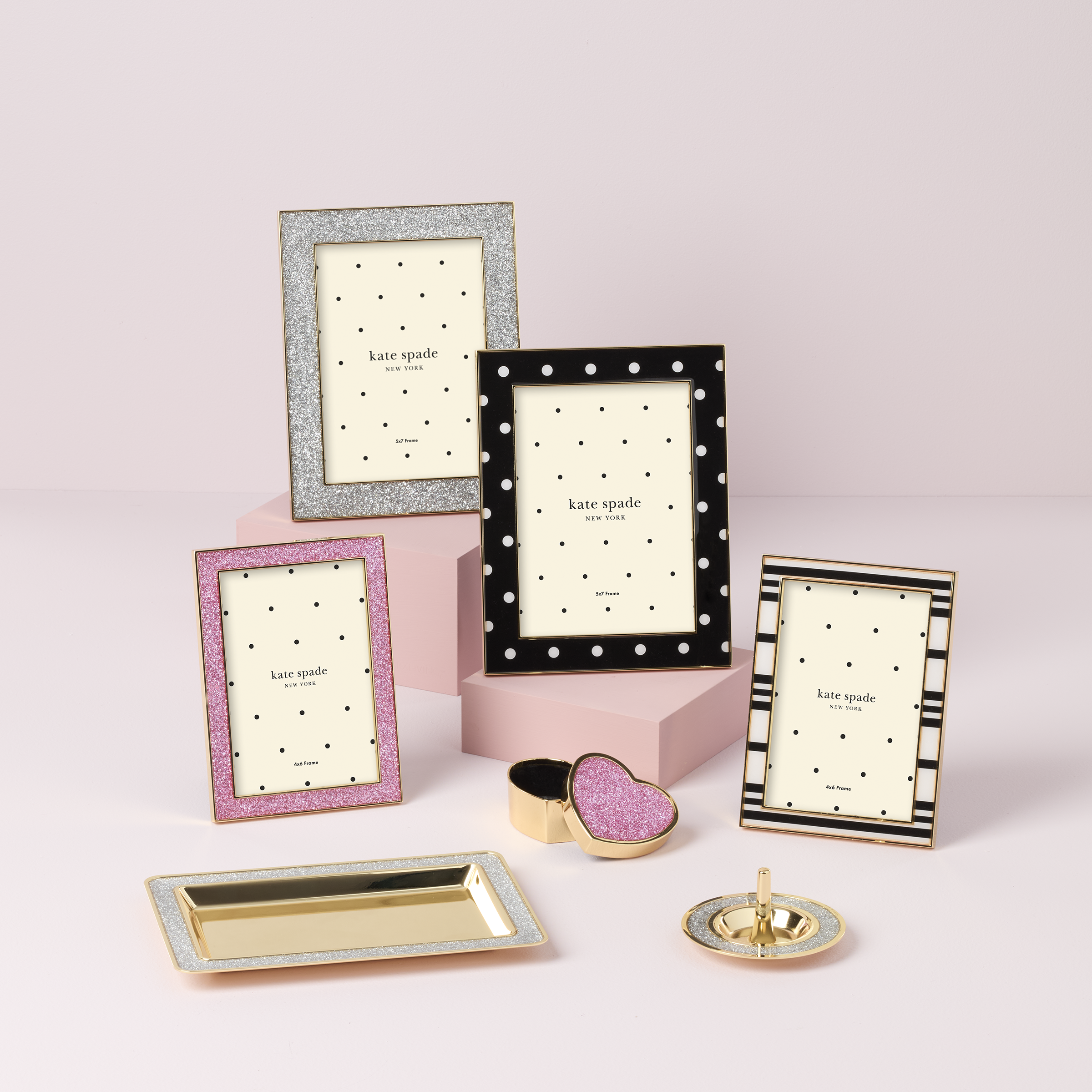 Alternative view of Sitting Pretty 4" X 6" Pink Glitter Frame