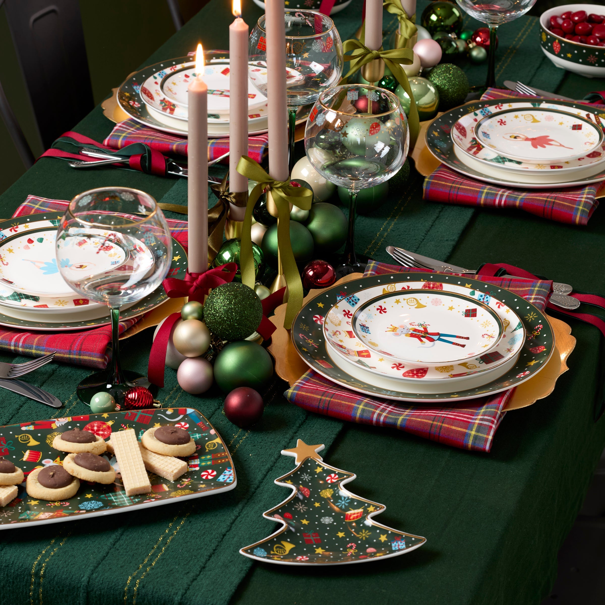 Nutcracker Ballet 12 Piece Dinnerware Set - Image 3