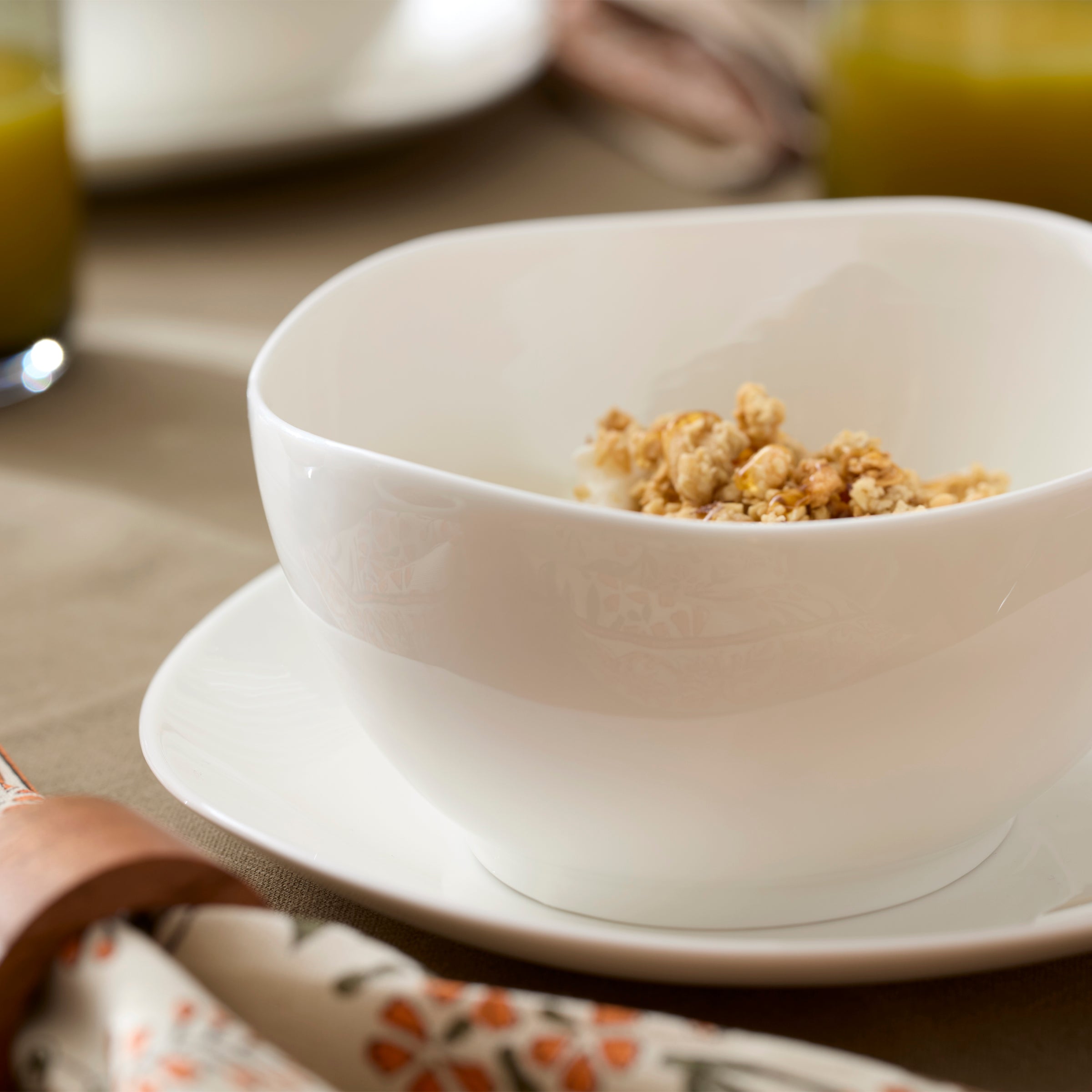 Studio 1414 Curve 16 Piece Dinnerware Set - Image 3