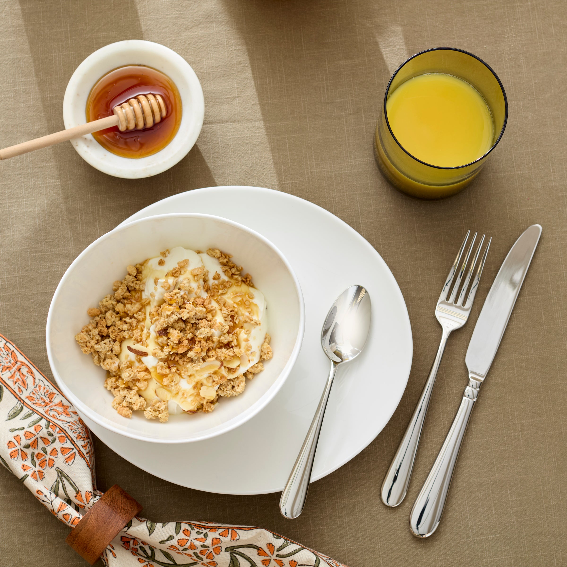 Alternative view of Studio 1414 Curve 16 Piece Dinnerware Set