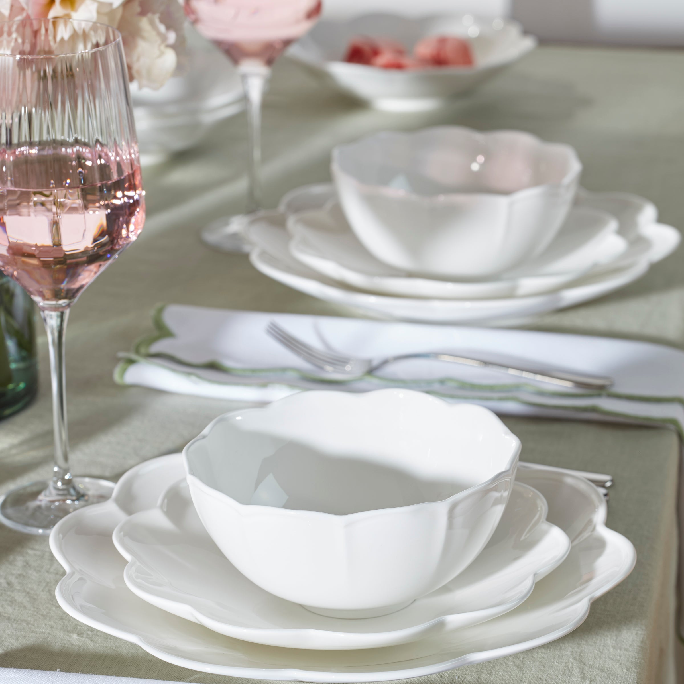 Studio 1414 Scallop 12 Piece Dinnerware Set - Image 13