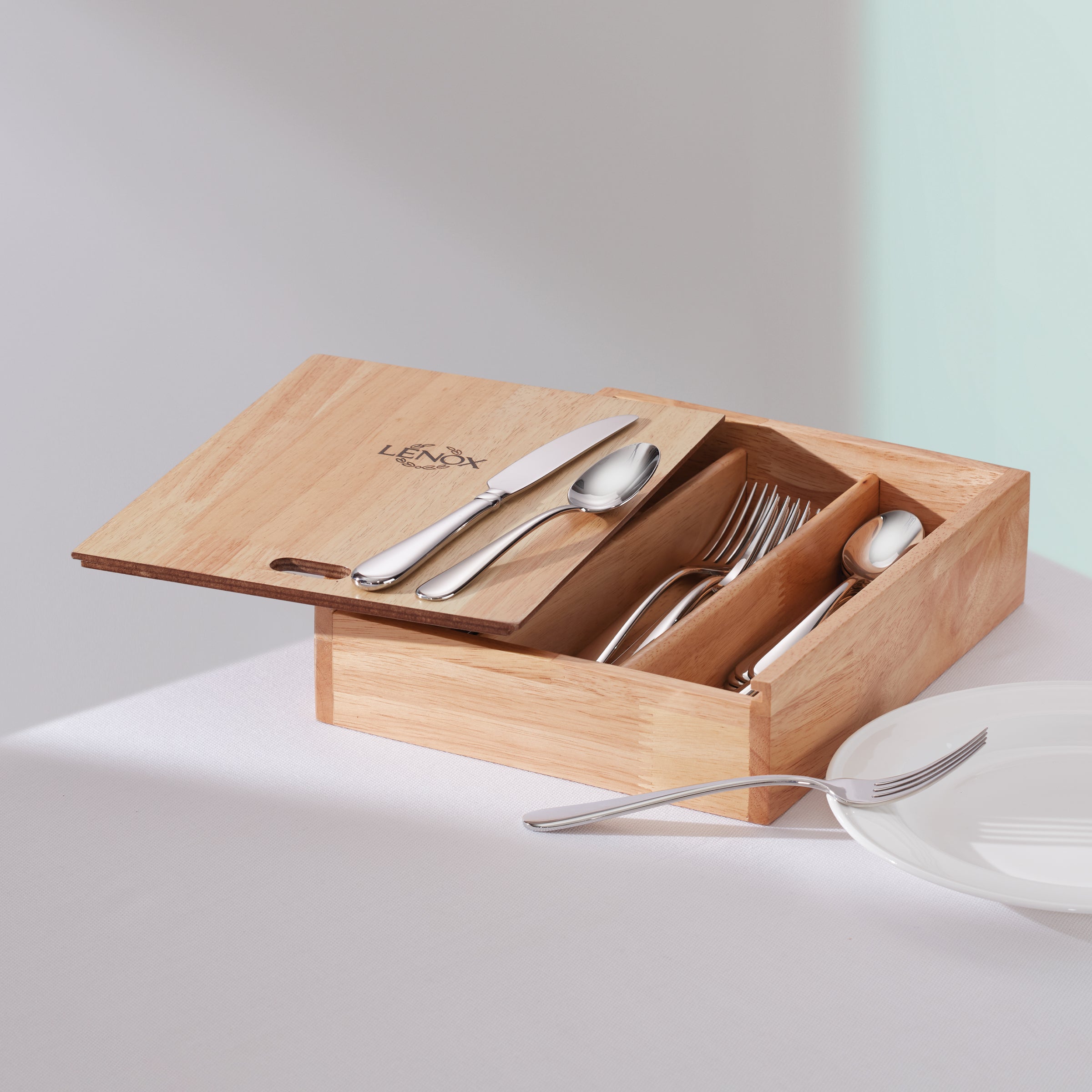 Studio 1414 Mirror 36 Piece Flatware Set - Image 4