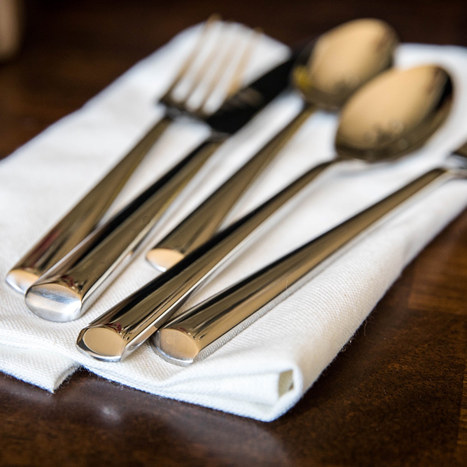 Alternative view of Gilda Mirror 20 Piece Flatware Set