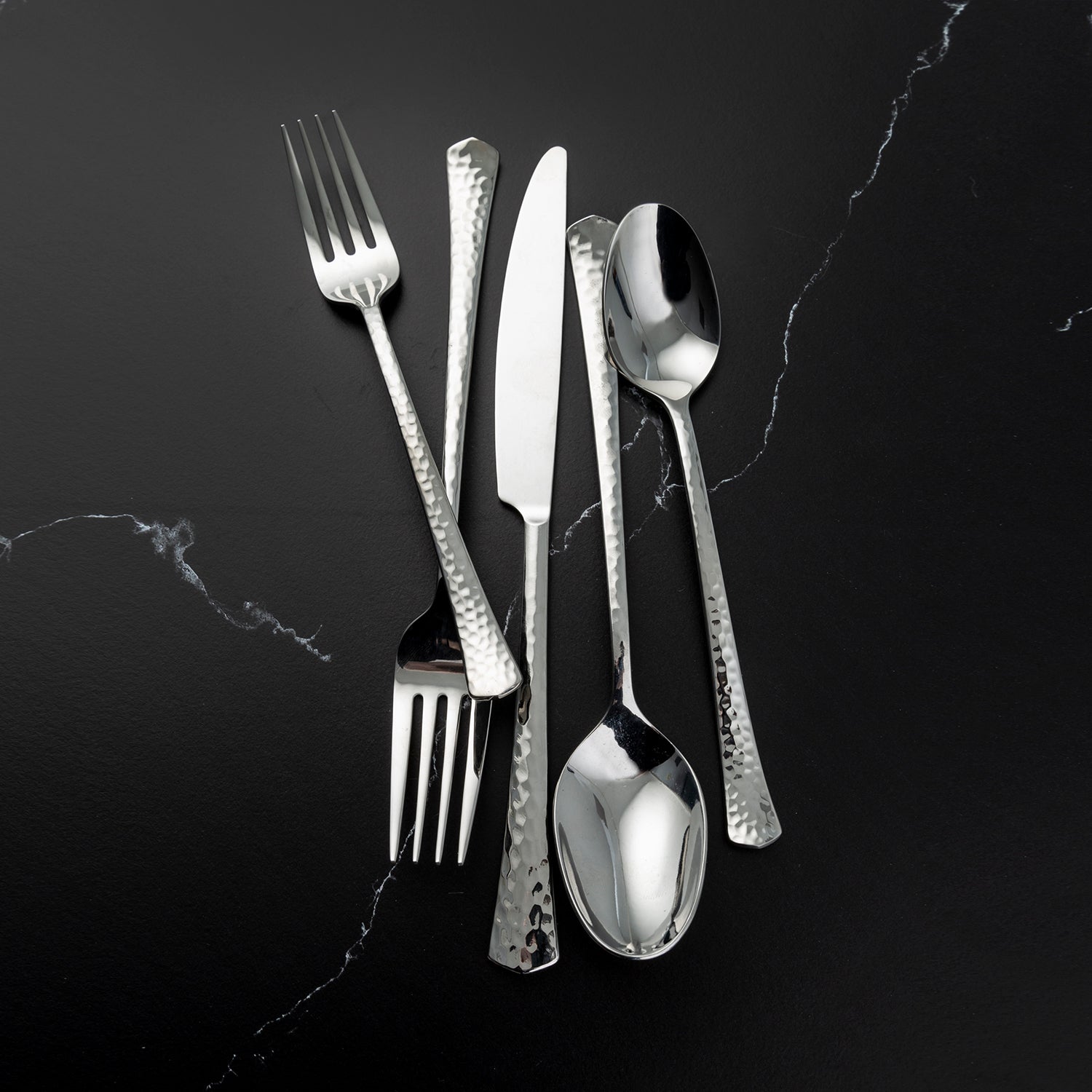 Alternative view of Reagan Mirror Hammered 20 Piece Flatware Set