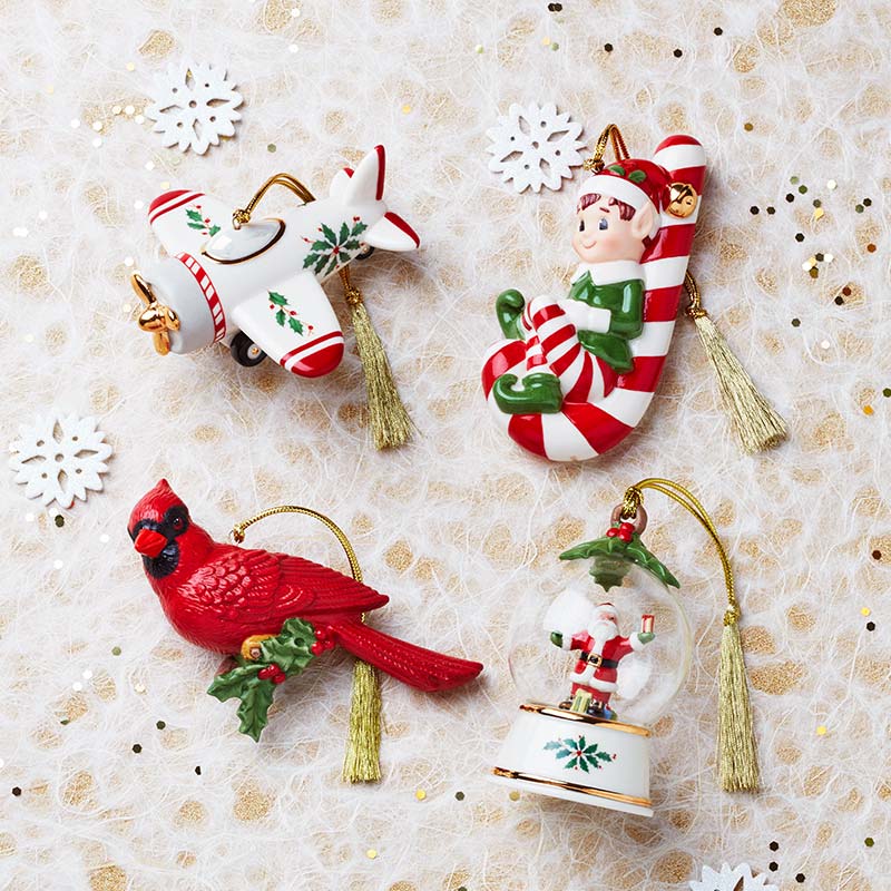 Alternative view of Cardinal Ornament