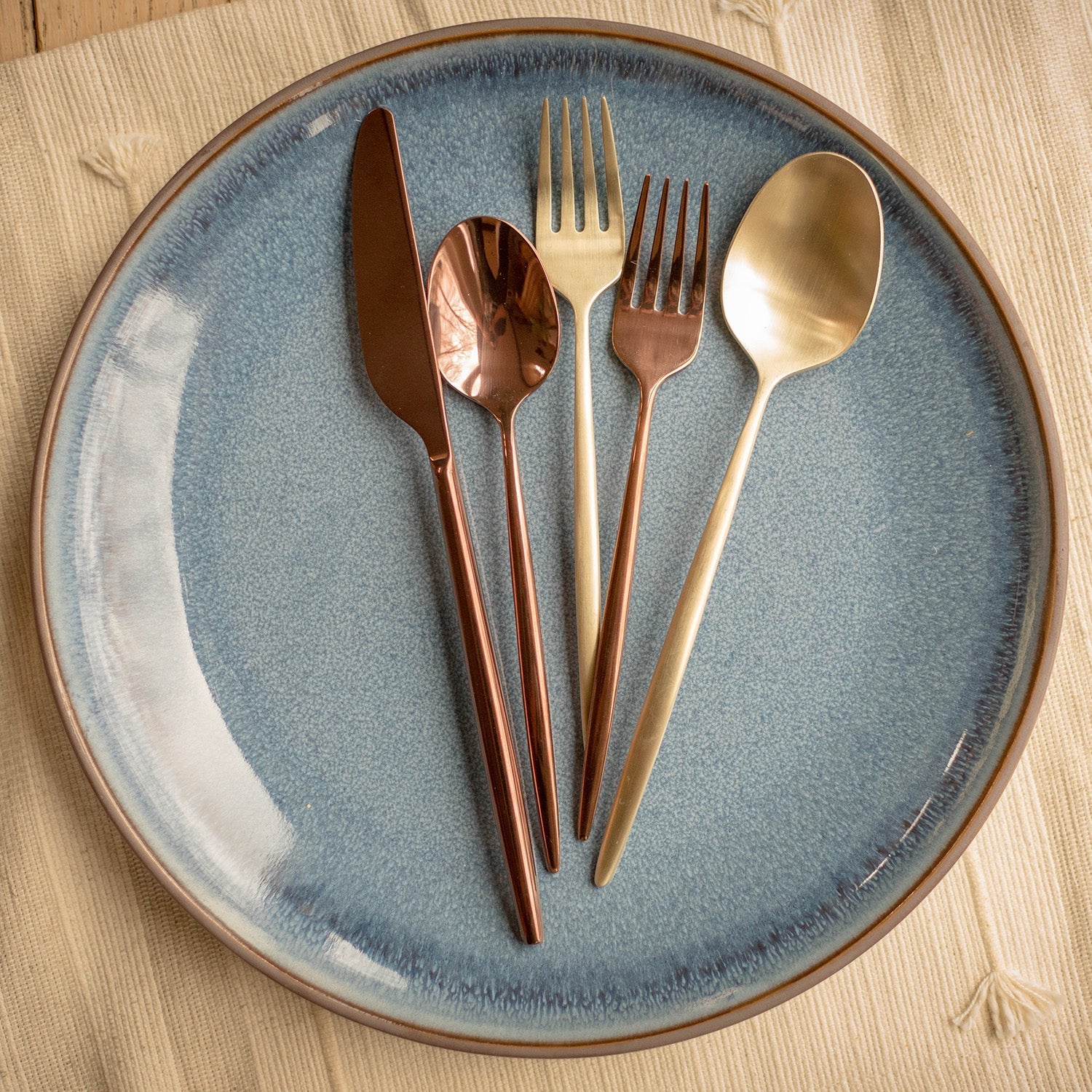 Alternative view of Gaze Copper Mirror 20 Piece Flatware Set