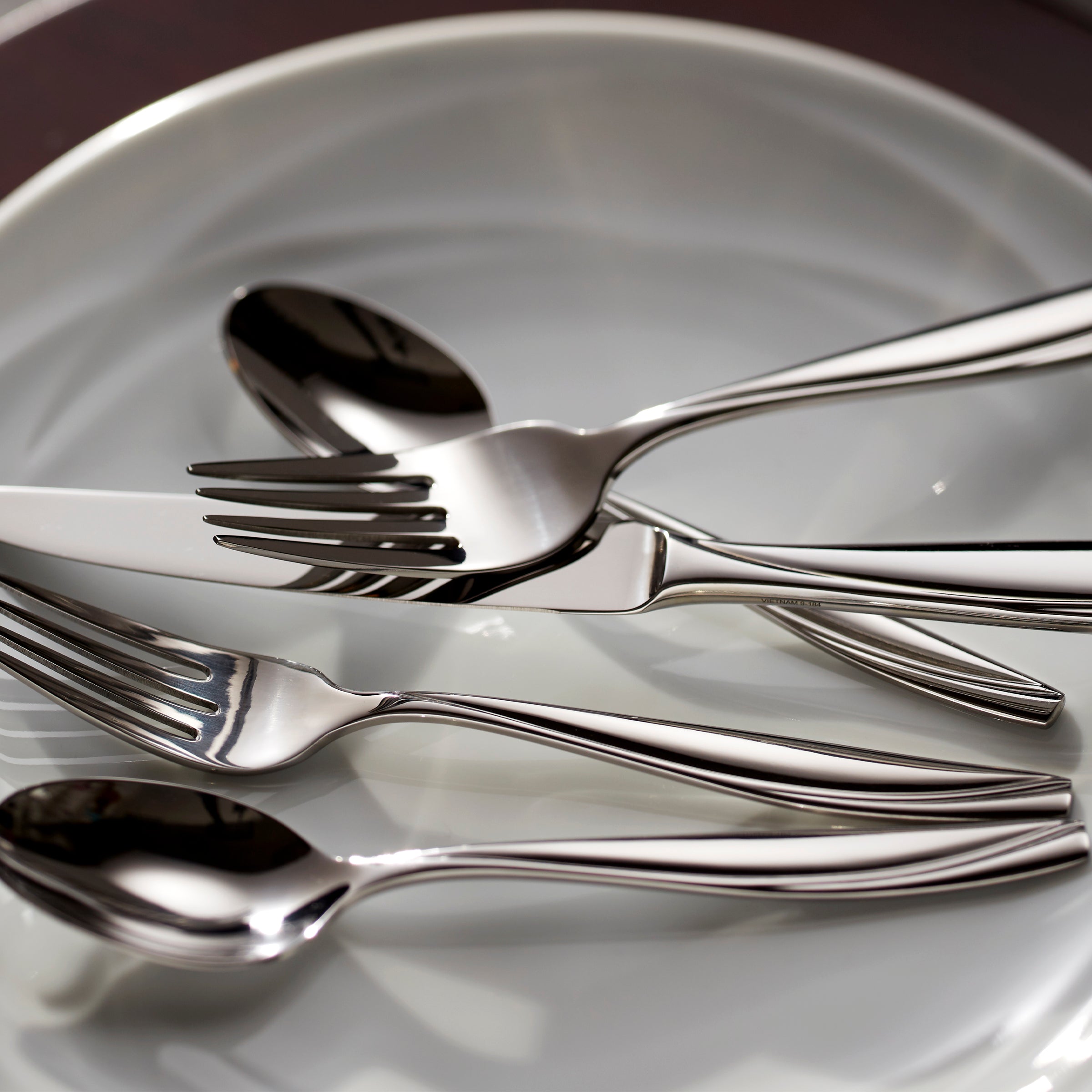 Alternative view of Camlynn Mirror 45 Piece Flatware Set